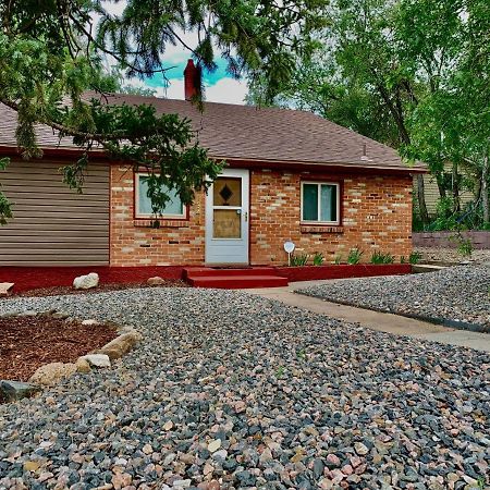 Newly Renovated Cozy Home Minutes From Broadmoor And Downtown Colorado Springs Exterior foto