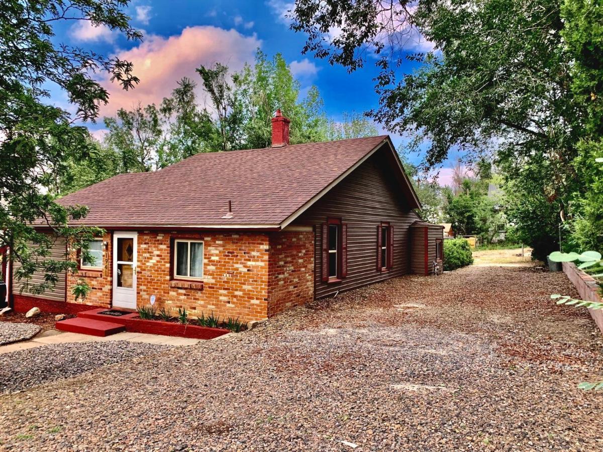 Newly Renovated Cozy Home Minutes From Broadmoor And Downtown Colorado Springs Exterior foto